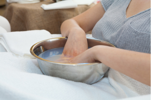 This Is How To Do A Home Manicure soak
